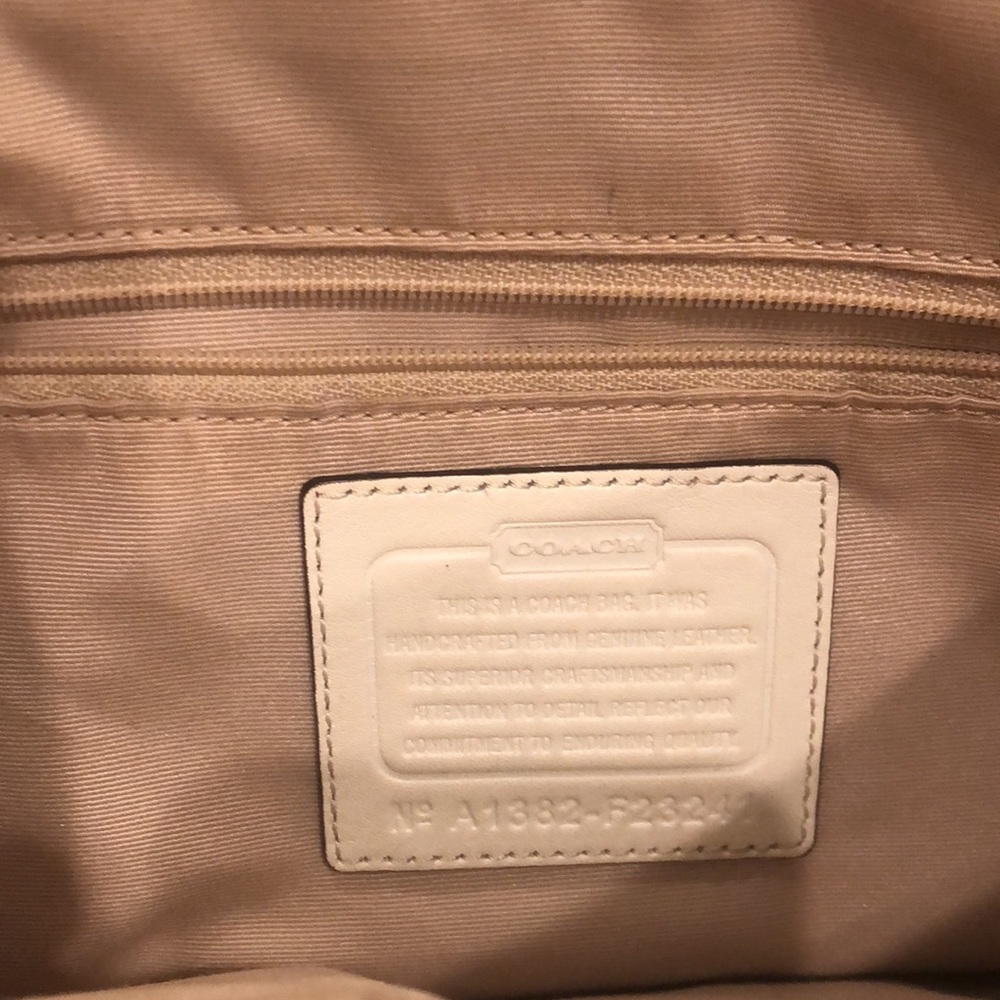 Authentic Coach Medium Sized Handbag Euc - image 5